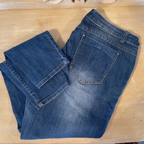 FOREVER21+ distressed jeans with studded detail. Cotton/spandex blend.
Size: 18 - Picture 6 of 12
